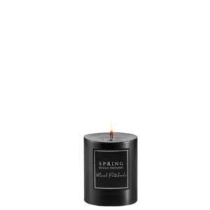 נר ריחני SPRING Black Patchouli בצבע שחור